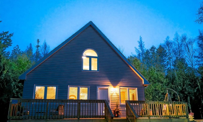 Tobermory Cottage | Relaxing Tobermory Retreat with Pool, Spa & Lake Views