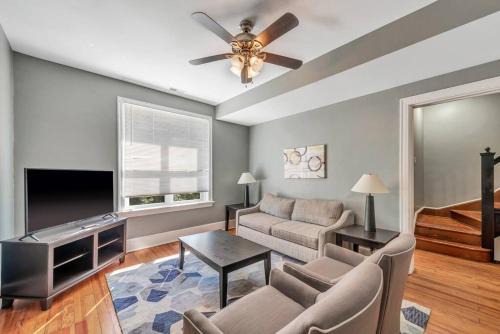 Downtown St. Louis House | Inviting Two Unit Listing with Hot Tub in STL