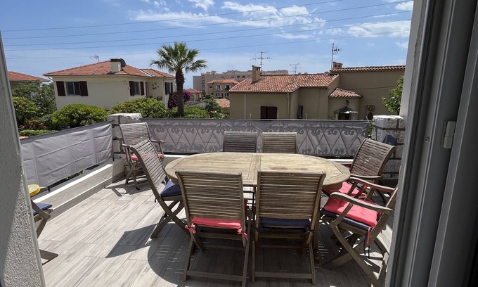 Saint-Laurent-du-Var Apartment | Exclusive Villa with Private Garden & Oceanfront Views