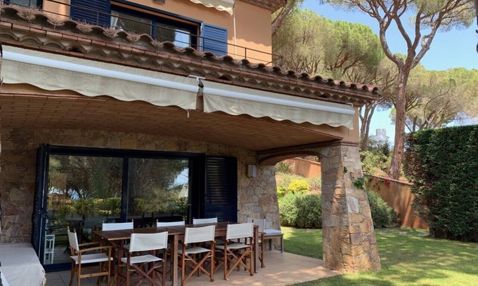 Calella de Palafrugell House | Tranquil Villa with Pools and Garden in Calella de Palafrugell