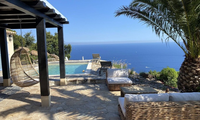 Le Rayol House | Oceanfront Villa with Pool and Breathtaking Sea Views