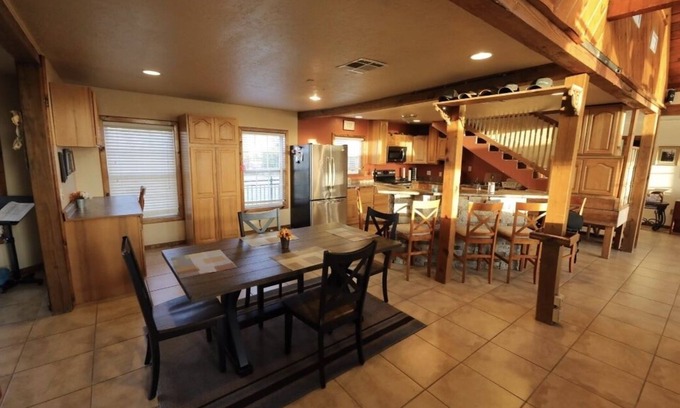 Comanche County Cabin | Scenic Lake Ellsworth Log Cabin: Pet & Child Friendly Stay