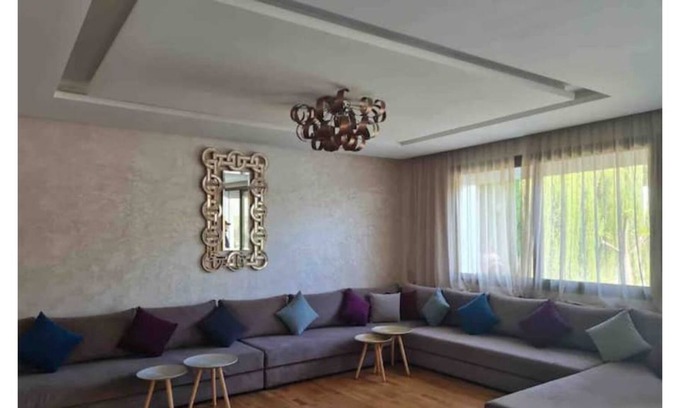 Tamrhakht Villa | Elegant Villa with Pool and Beach Access in Seaside Area