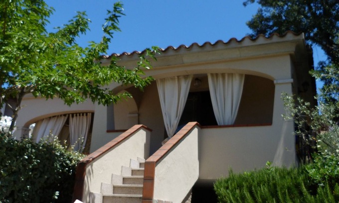 Tanaunella Villa | Beautiful Villa with Garden and Oceanfront Views