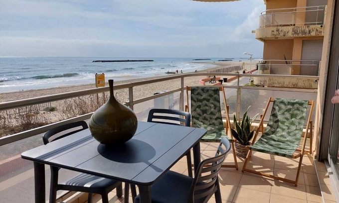 Palavas-les-Flots Apartment | Oceanfront T2 Terrace Apartment - Guest Rated 9.8/10