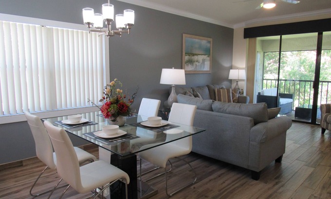 South Bradenton Condo | Lakefront 2BR Condo with Pools & Hot Tub - Guest Rated 9.8