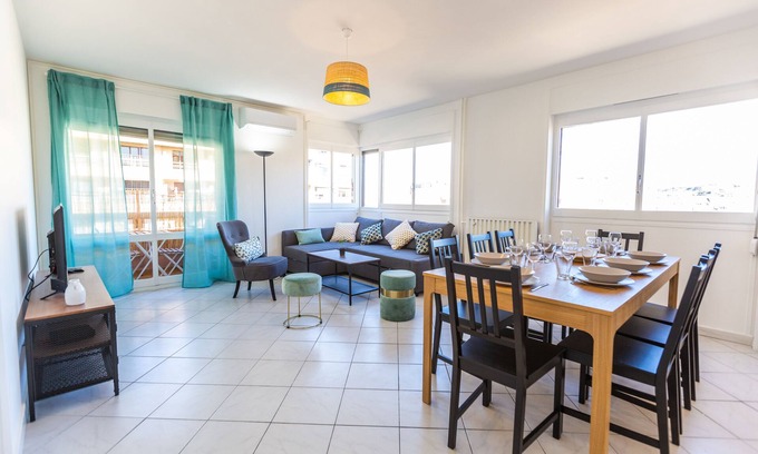 3rd Arrondissement Apartment | Spacious Oceanfront Retreat with Pool and Two Balconies