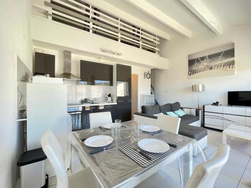 Sete Apartment | Beautiful 2-Bedroom Canal View Apartment Near the Beach
