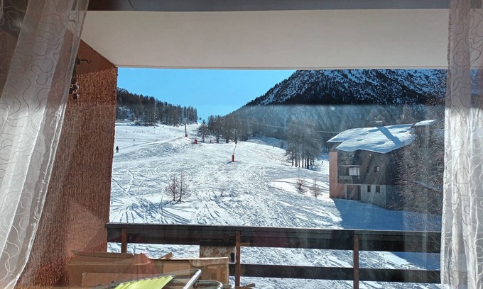 Montgenevre Apartment | Ideal 3-Bedroom Getaway at the Foot of the Slopes
