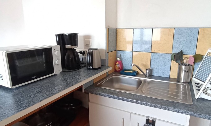 Denain Apartment | Cozy Appart: Family-Friendly Stay in a Prime Location