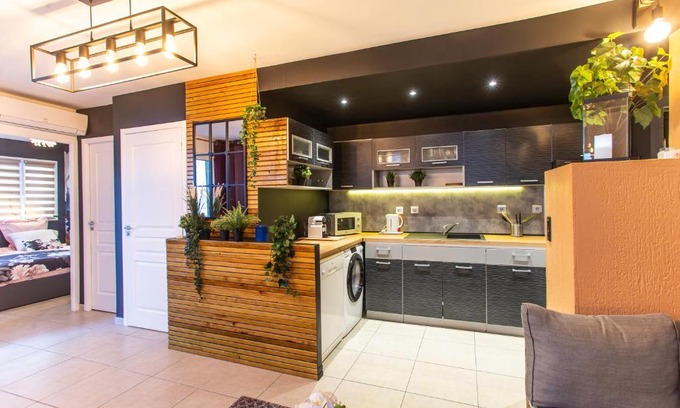 La Valette-du-Var Apartment | Charming Apartment with Terraces and Child-Friendly Amenities