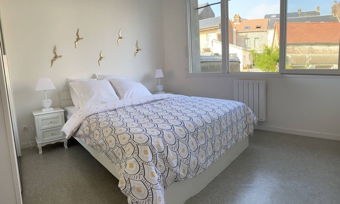 Mers-les-Bains Apartment | Inviting Apartment with Panoramic Ocean Views and Pool
