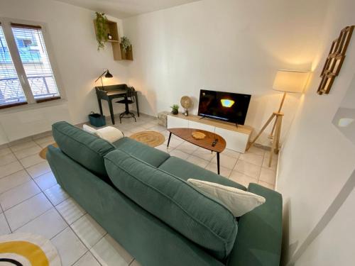 Montlhery Apartment | Central City Apartment: Guest Rated 9.4/10 for Comfort