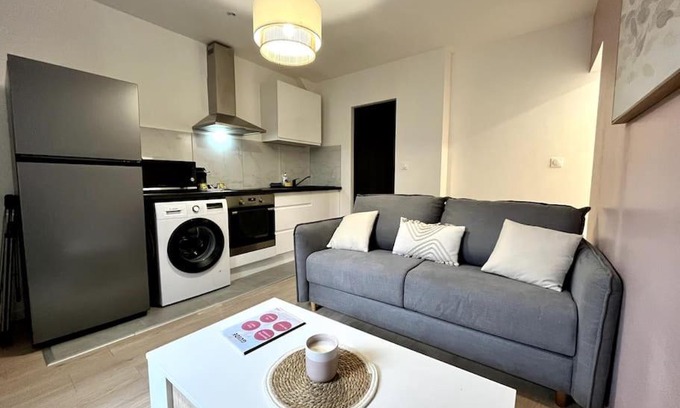 Alpes-Romans Apartment | Stylish Apartment in the Heart of the City with Balcony