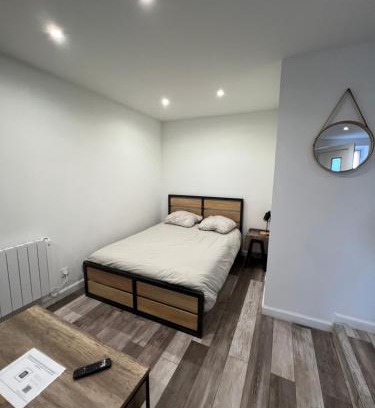 Blanzy Apartment | Comfortable Apartment with Free Parking for Your Stay
