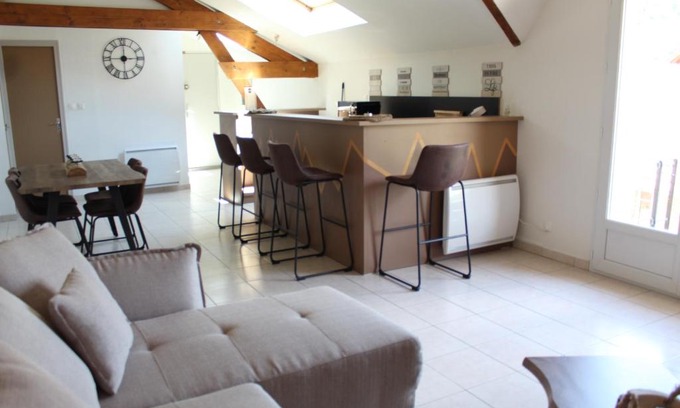 Folembray Apartment | Elegant Apartment Near the Scenic 3 Chateaux Circuit