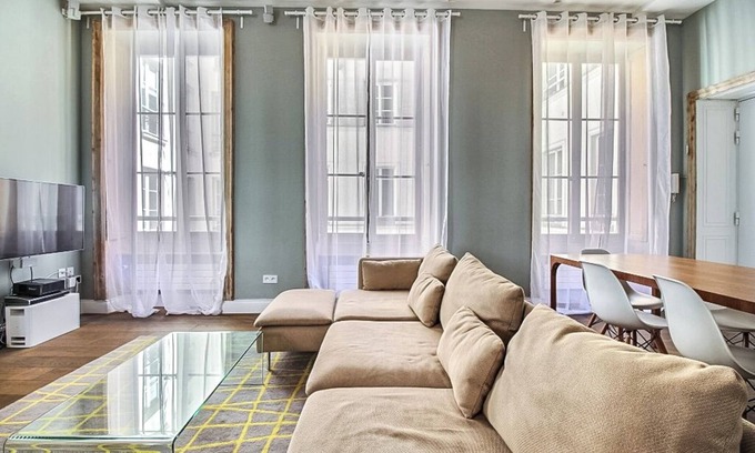Quartier de la Place-Vendome Apartment | Elegant Apartment in the Heart of Paris with Spa & Hot Tub