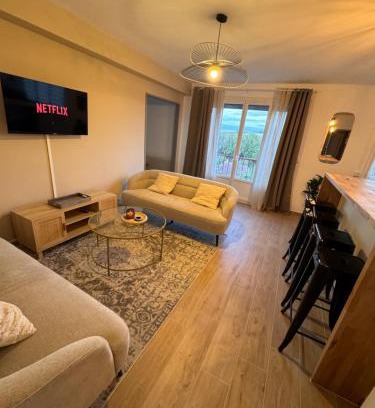 Auxerre Apartment | Exceptional Superbe Appartement: Family-Friendly Retreat