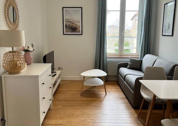Dives-sur-Mer Apartment | Inviting Apartment Near Port Guillaume for Families & Pets