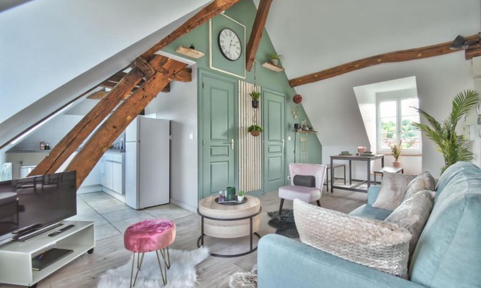 Nogent-le-Roi Apartment | Central City Apartment: Pet-Friendly & Highly Rated Stay