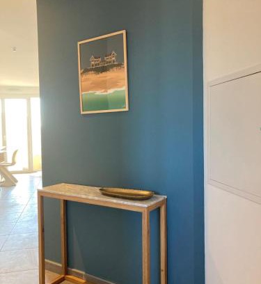 Biscarrosse Plage Apartment | Stunning Oceanfront Apartment with Terrace and Parking