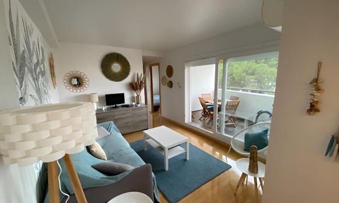 Santa Margarida Apartment | Renovated Apartment with Pool Access - Rated 8.9/10
