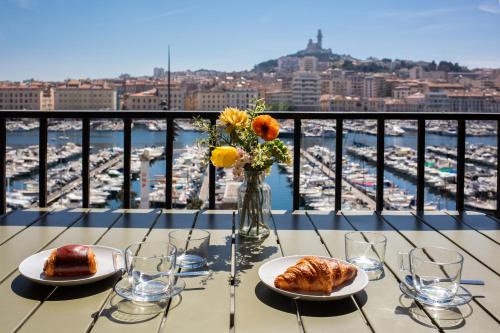 Hotel-de-Ville Apartment | Stunning Apartment with Notre Dame de la Garde Views