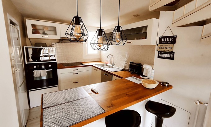 Perigord Apartment | Stylish Duplex Near Paris-Saclay, Pet & Child Friendly