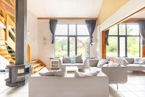 Sevry House | Warm and Inviting Family Retreat with Spa & Hot Tub