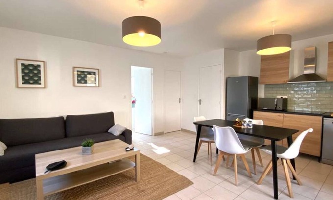 Vernon Apartment | Idyllic F2 Retreat Near Giverny: Family-Friendly & Relaxing