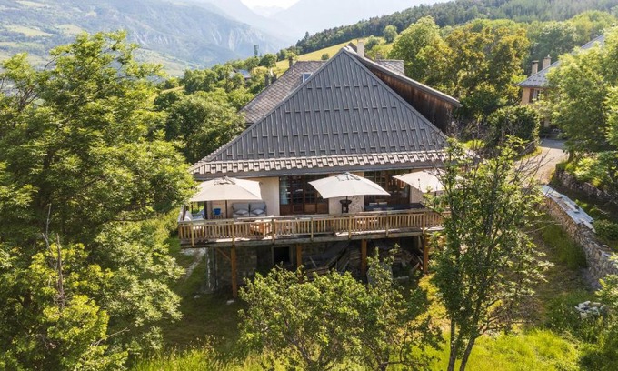 Barcelonnette Ski Chalet | Tranquil Luxury Chalet Surrounded by Nature - 4 Star Stay