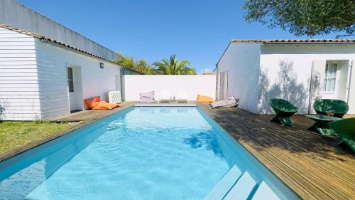 Saint-Clement-des-Baleines Villa | Beautiful Villa with Pool in Enchanting Village Retreat