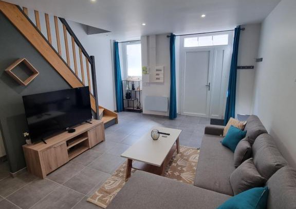 Saint-Gaudens Apartment | Stylish Duplex T3: Family-Friendly Getaway with High Ratings