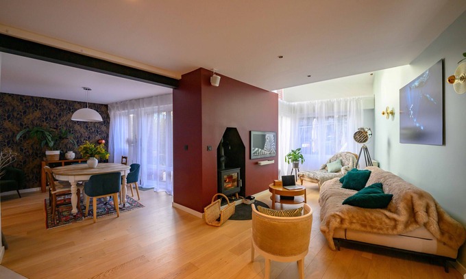 Clamart House | Charming Maison in Clamart with Ocean Views & Spa Amenities