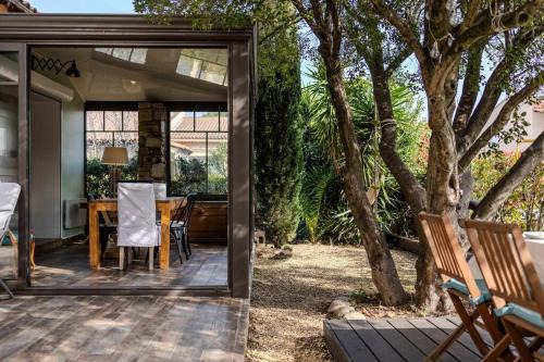 Le Pradet House | Elegant Oceanfront Retreat with Pool Near the Sea
