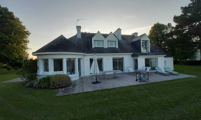 Locmariaquer Villa | Beautiful Coastal Home with Pet-Friendly Amenities