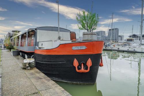 Bassins a Flot Boat Rental | Discover La Petite Annick: Guest Rated 9/10 Stay