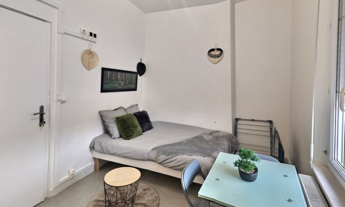 Evreux Apartment | Convenient Studio Near Train Station with Free Wi-Fi