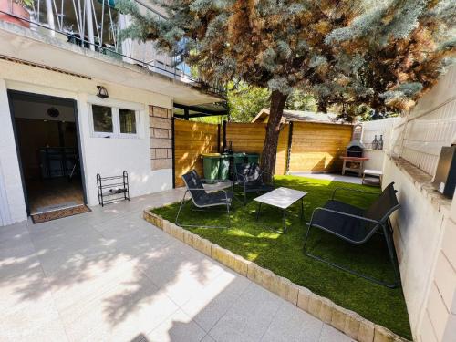 Bagneux Apartment | Charming Studio with Private Garden Near Paris - Rated 8.8