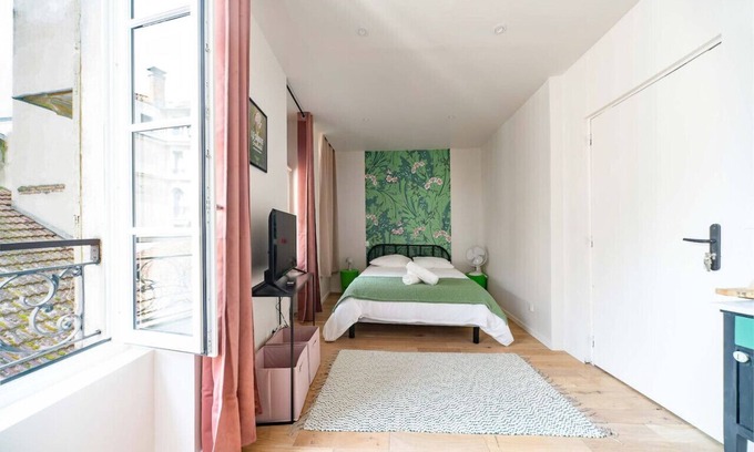 Vieux Vichy Apartment | Charming Studio with Lake View and Pet-Friendly Amenities