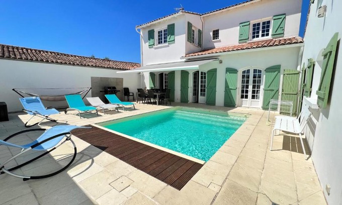 Loix Villa | Architectural Villa with Heated Pool & Perfect Guest Rating