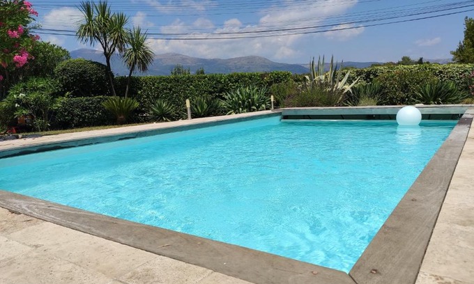 Les Maillans House | Elegant Villa with Heated Pool and Ocean Views