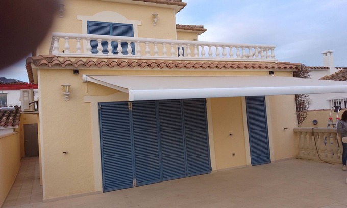 Empuriabrava Villa | Tranquil Villa with Private Pool and Spa Retreat