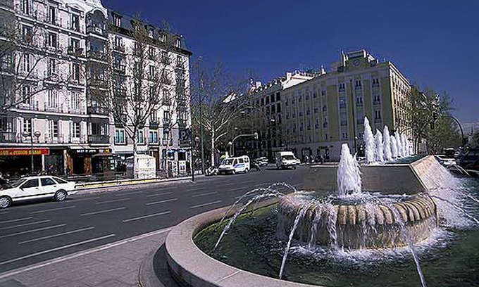 Trafalgar Apartment | Prime Location Apartment Near Bilbao Metro Station