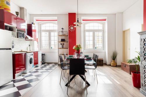 Chiado Apartment | Convenient SuperCentral Walk Anywhere with AC & Lift Amenities