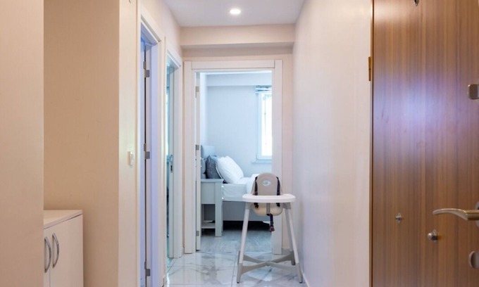 Bakırkoy Apartment | Modern Bakirkoy Retreat with 2 Bedrooms & Family Amenities
