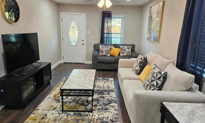 South Arlington House | SUPERHOST/Luxury Comfort Cove/Crib/High Chair! AT&T/6Flags/3.8milesnnn