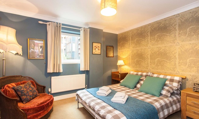 Queenhithe Apartment | Stylish 2 Bedroom Condo near St. Paul's - Free Wifi & More