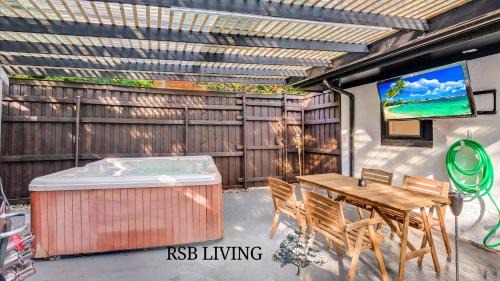 Northwest Dallas House | Pet-Friendly 4 Bedroom Home with Hot Tub in Galleria