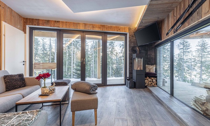 Pichl-Preunegg Apartment | Spacious 3-Bedroom Apartment with Pool & Breakfast Included